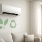 Milieuvriendelijke airco aan de muur in een lichte, moderne woonkamer met groene planten